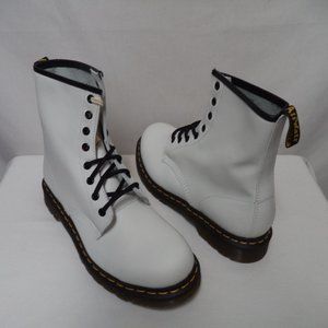 Doc Dr. Marten Air Wair Leather ankle lace up boots white NEW NIB Size Sz 7